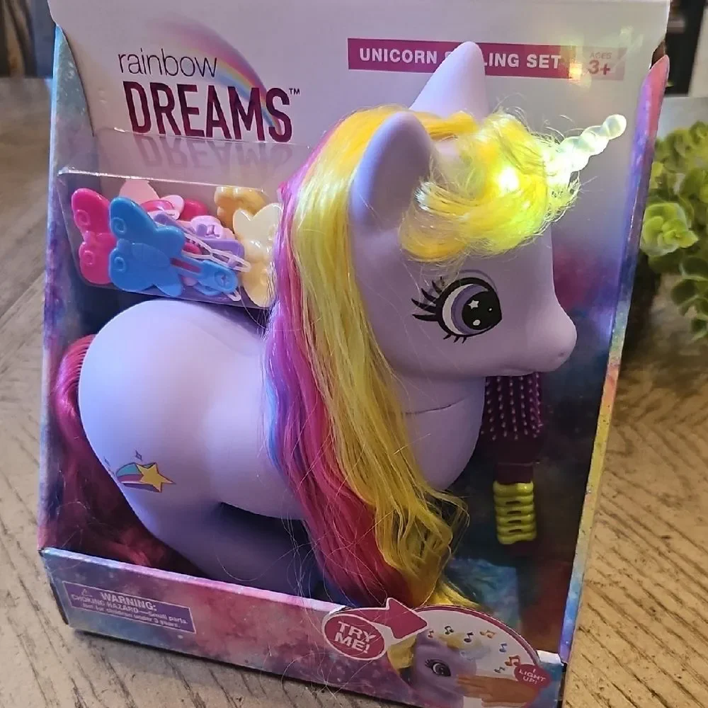Unicorn Styling Set NWT Lights Up And Plays Music